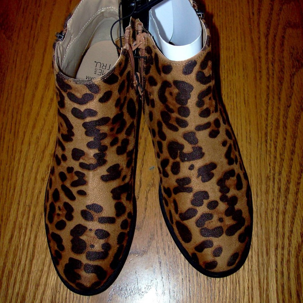 NWT Size 6.5 Women's Cheetah Suede Zipper Boots Time and Tru
